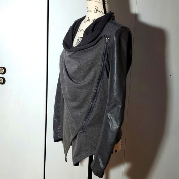 Blank Nyc- Gray/Black Faux leather Jacket Slant Zip Edgy Mod grunge Sz.Small - Picture 2 of 10